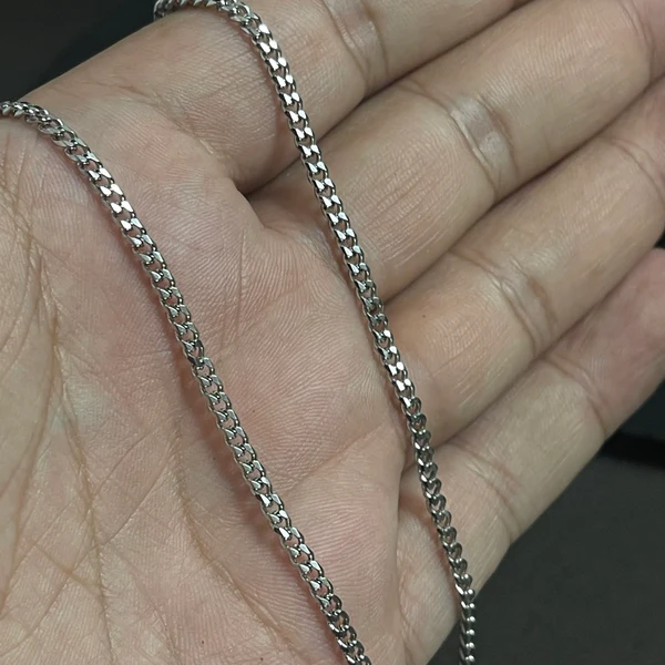 1.5mm_thin_silver_curb_link_neck_chain_for_men_online_in_Pakistan_4